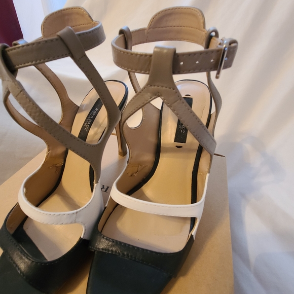 3 tone ankle strap sandals 👡 - Picture 2 of 10